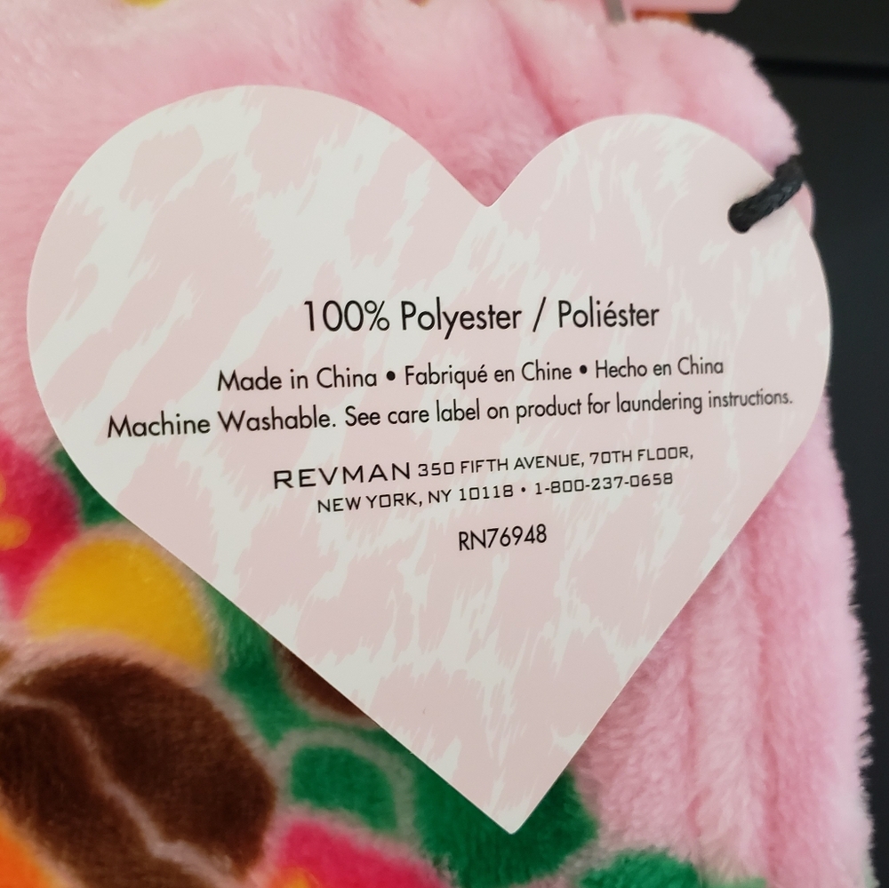 Betsey Johnson Taco, Chili & Hot Sauce Pink Throw Blanket 50x60 NWT - Picture 6 of 11